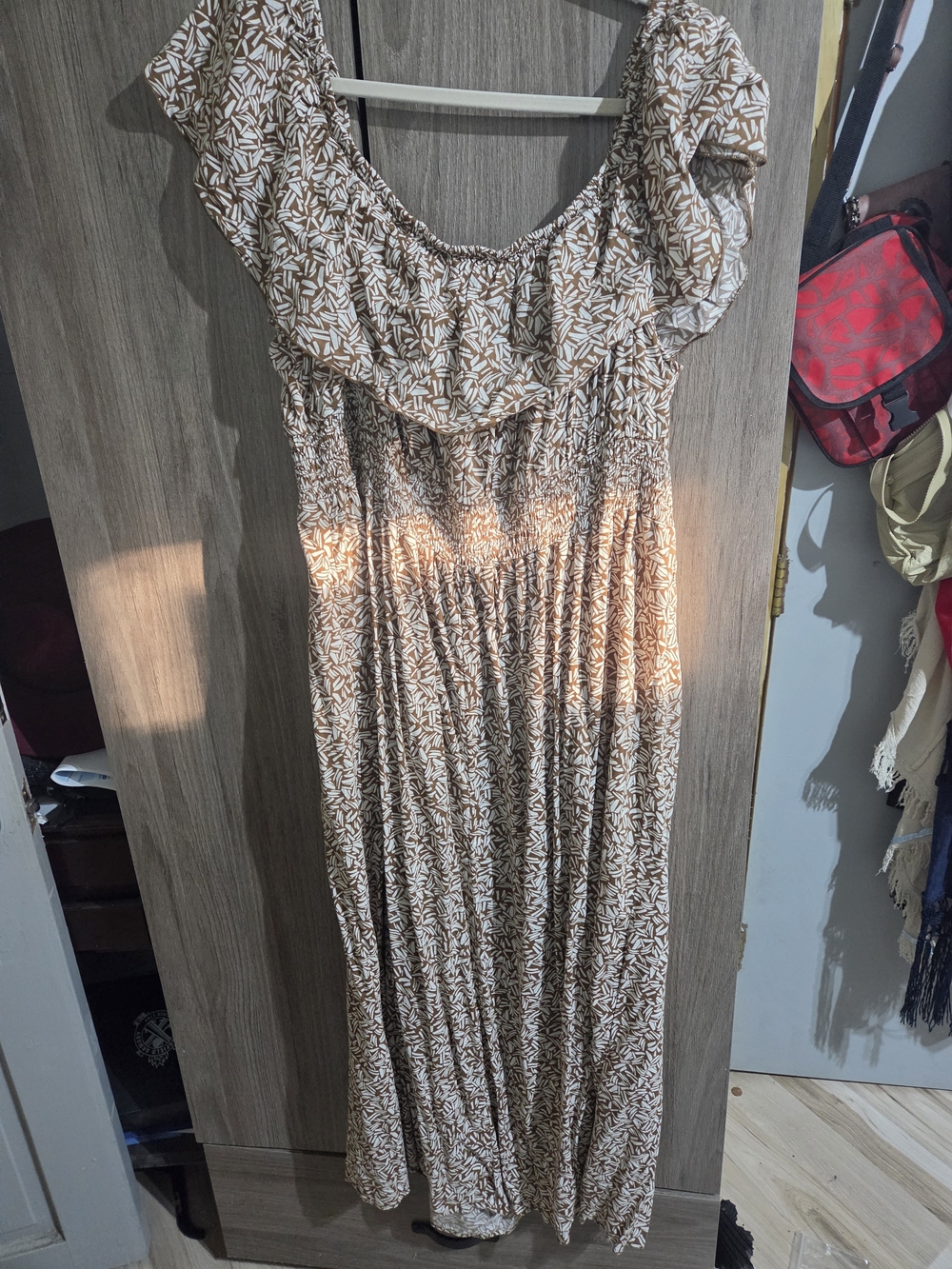 Old Navy Brown Leaf-Print Maxi Dress - Picture 2 of 9